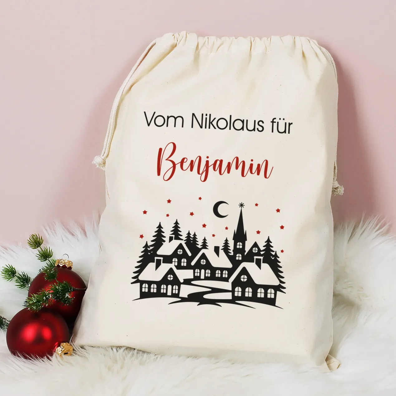 Personalisierter Geschenksack zu Weihnachten mit Wunschtext | Baumwollbeutel mit Winterdorf-Motiv