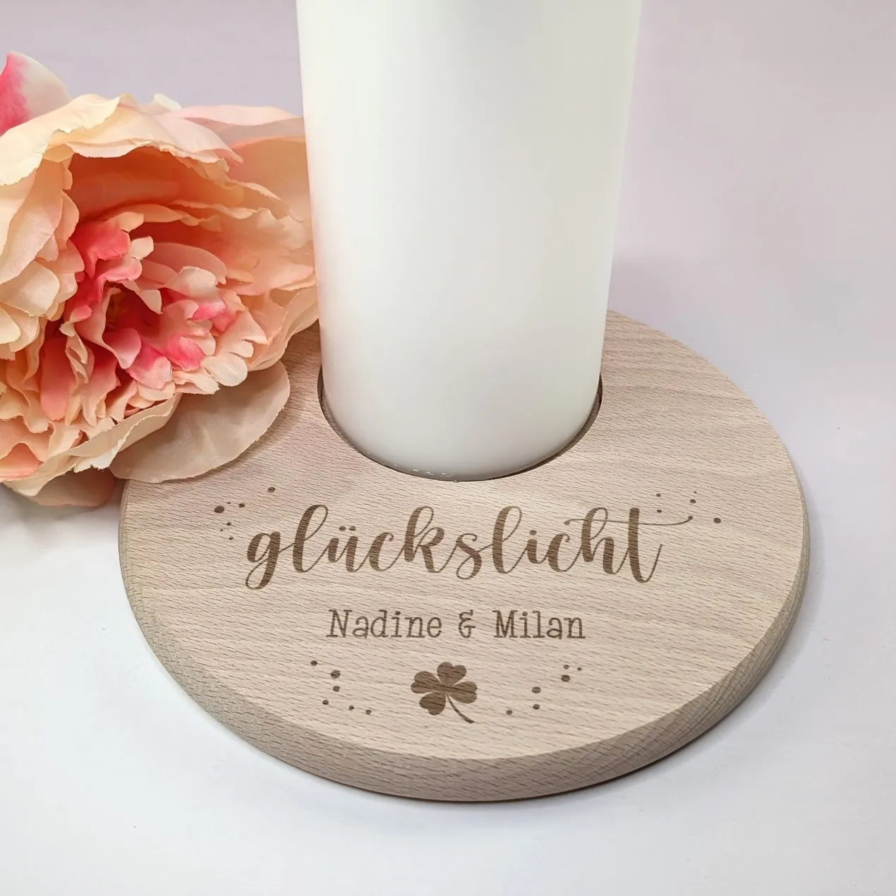 Personalisierter 'Glückslicht' Kerzenteller für geliebte Menschen mit Wunschtext aus Buchenholz