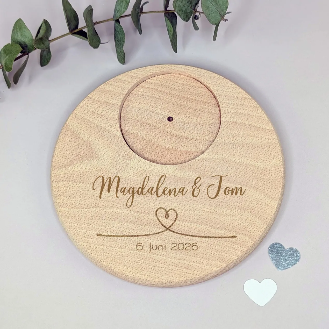 Personalisierter Kerzenteller aus Buchenholz zur Hochzeit graviert mit Namen und Datum