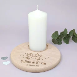 Personalisierter Kerzenteller zur Hochzeit graviert mit Namen und Datum | Buchenholz | Taubenmotiv