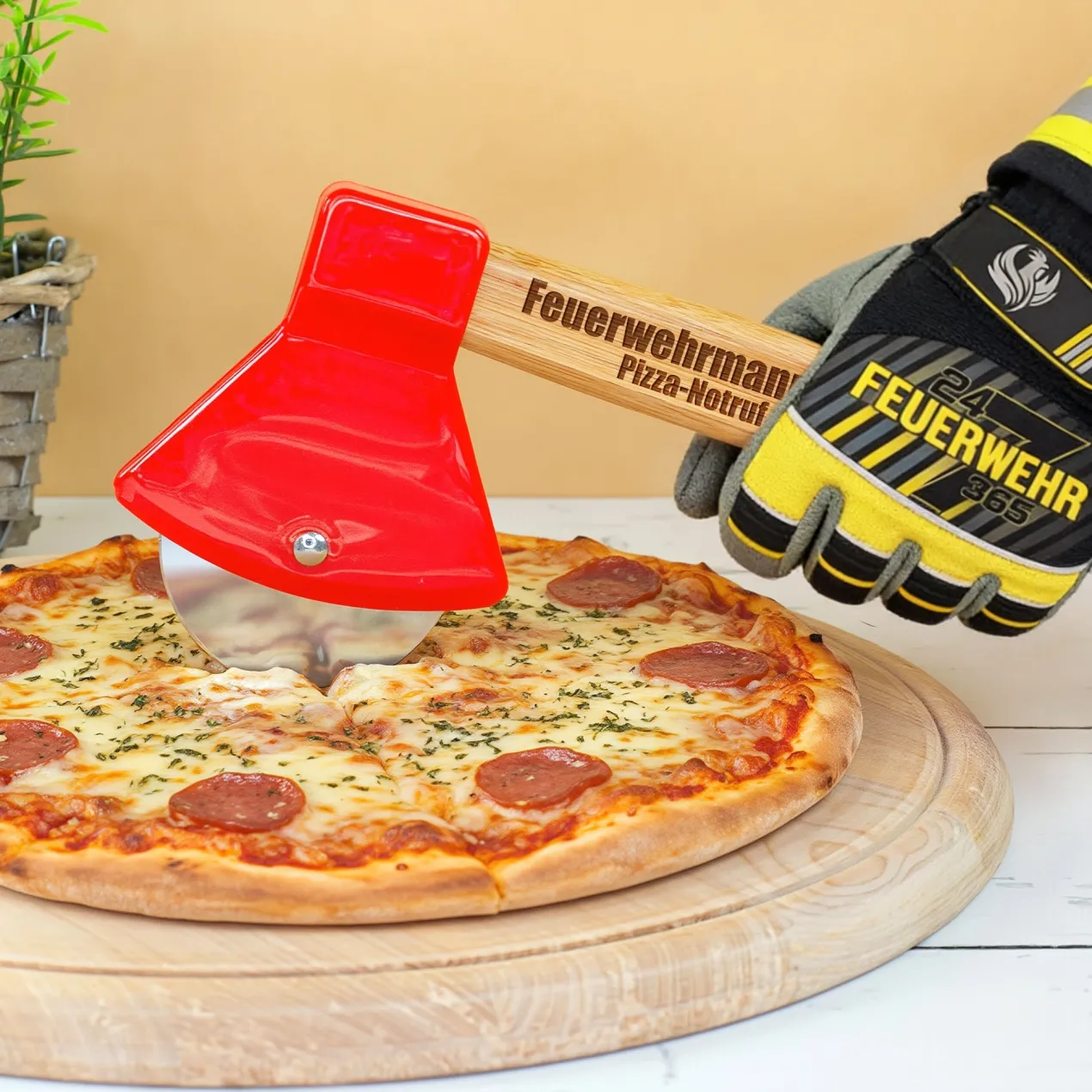 Personalisierter Pizzaschneider als Feuerwehr Axt mit Gravur | Lustiges Geschenk für die Küche