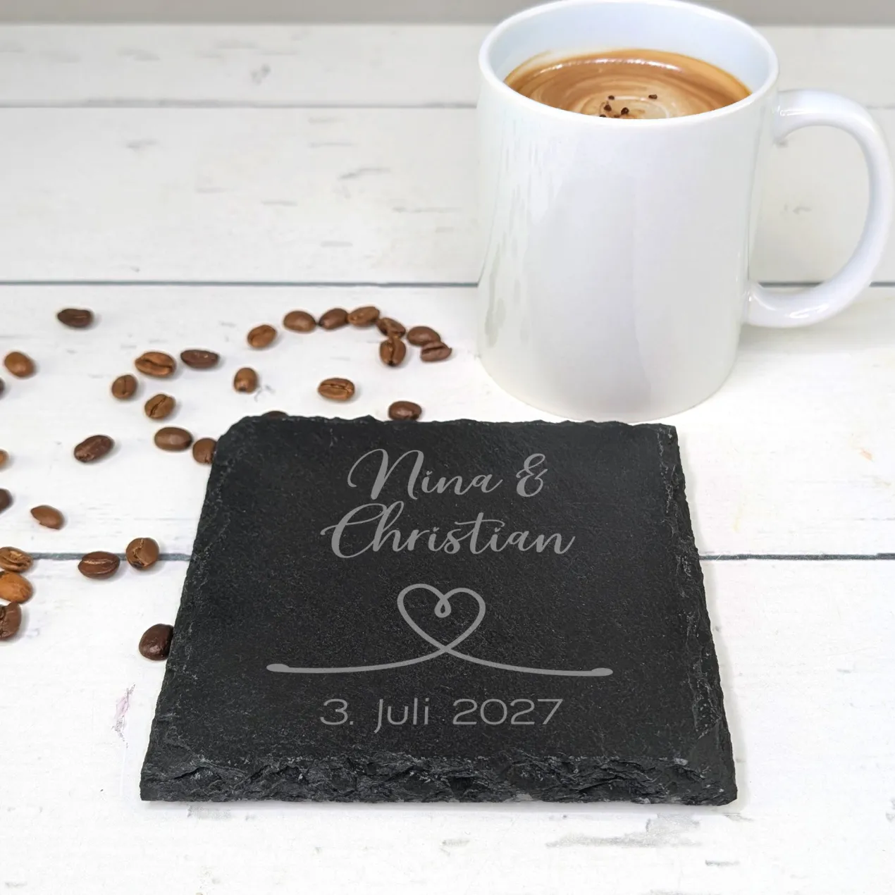Personalisierter Schiefer-Untersetzer für den Hochzeitstisch mit Gravur | Love Motiv