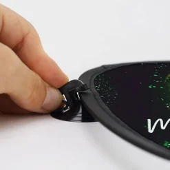 Personalisierter Sonnenschutz mit modernen Fußball-Motiv für das Autofenster