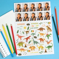 Personalisierter Stickerbogen mit Dino-Motiven & 10 Fotos | Aufkleber für Schule, Kita, Freundebuch
