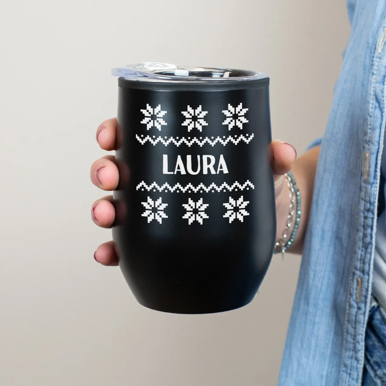 Personalisierter Thermobecher mit Strickmotiv & Name in 2 Farben | Geschenk zu Weihnachten