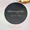 Personalisierte runde Servierplatte aus Schiefer mit Namen für Paare | Schlemmerplatte