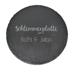 Personalisierte runde Servierplatte aus Schiefer mit Namen für Paare | Schlemmerplatte