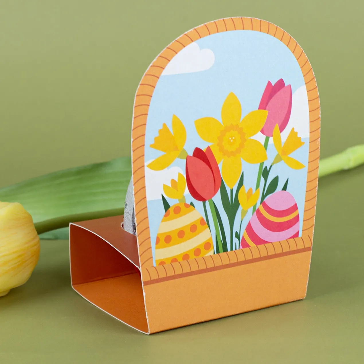 Personalisiertes Überraschungsei in Geschenkverpackung mit Name | Osterkörbchen mit Blumen Motiv