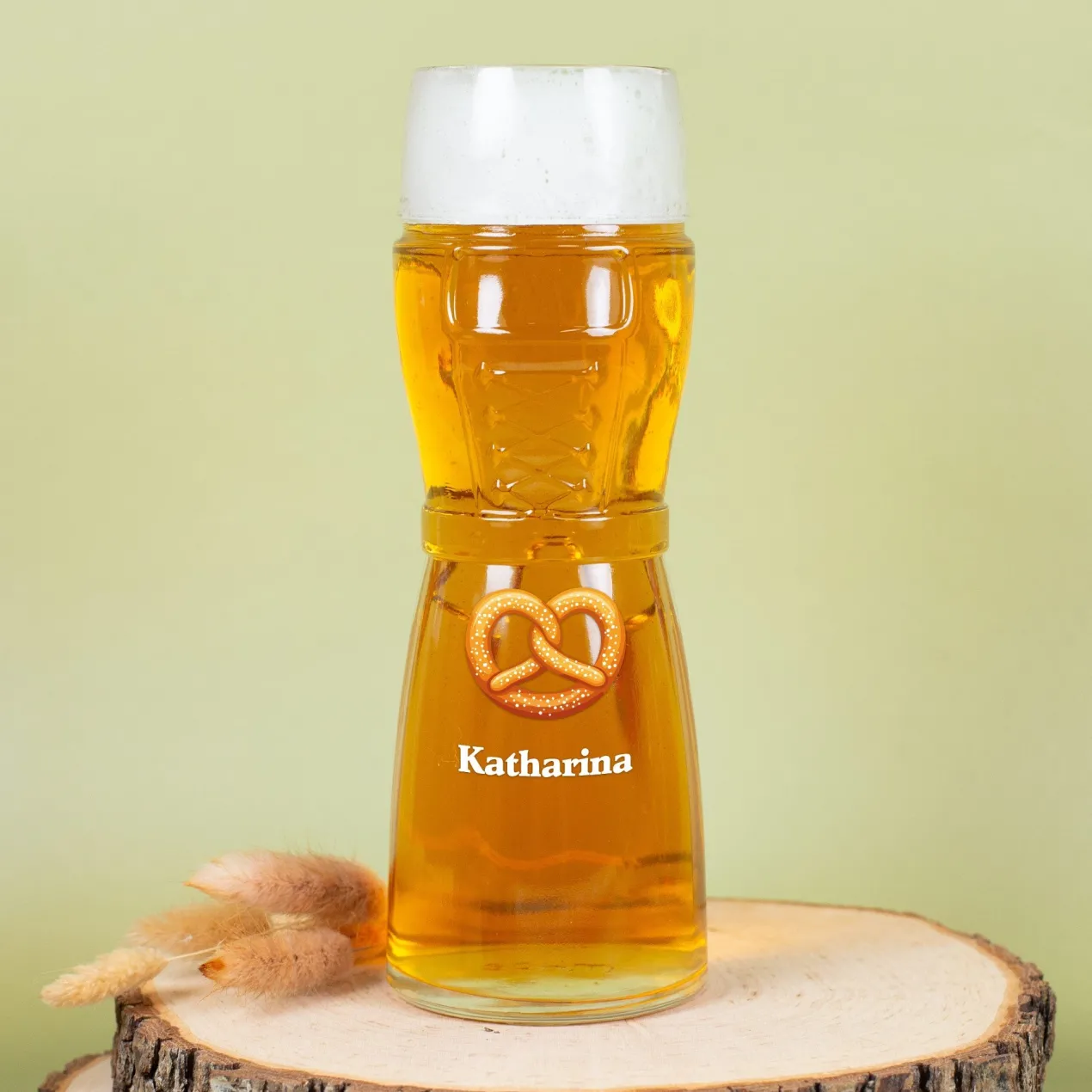 Personalisiertes Bierglas im Design einer Lederhose oder Dirndl mit Name | Brezel Motiv