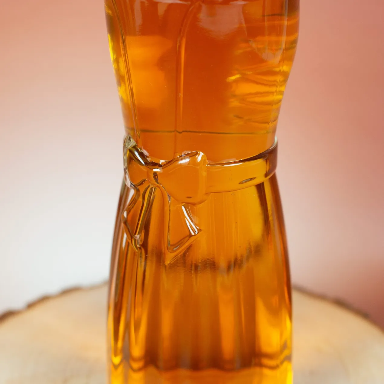 Personalisiertes Bierglas im Design einer Lederhose oder Dirndl mit Name und bayerischem Festmotiv