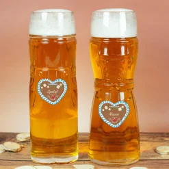 Personalisiertes Bierglas mit Name im Design einer Lederhose oder Dirndl und Lebkuchenherz Motiv