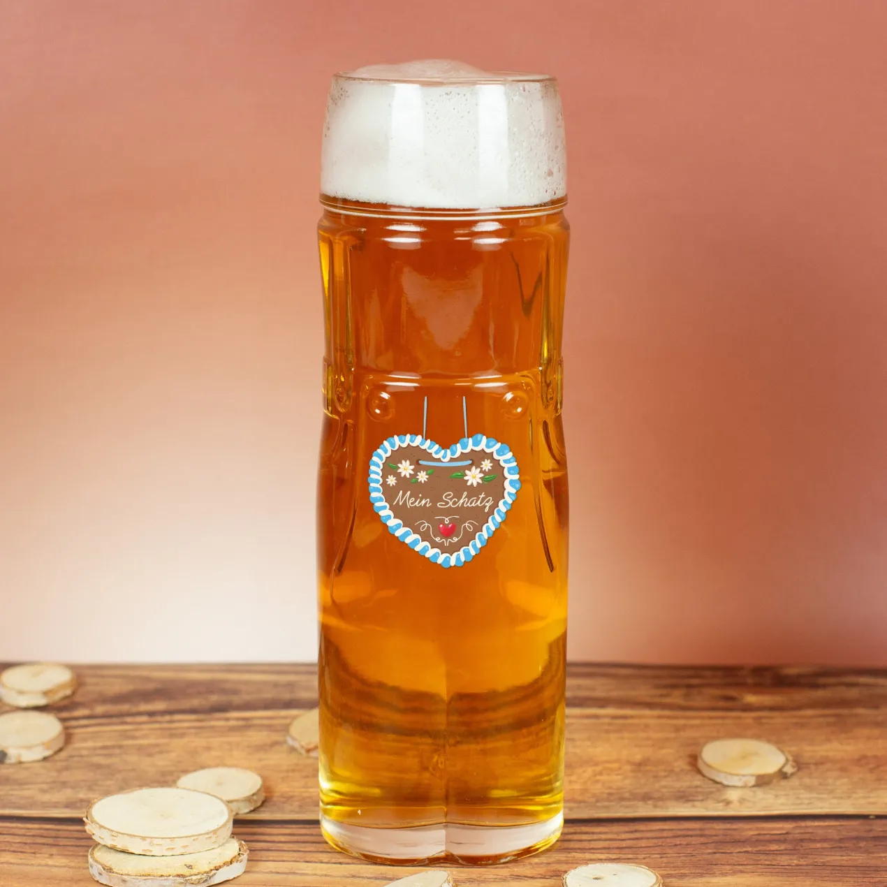 Personalisiertes Bierglas mit Name im Design einer Lederhose oder Dirndl und Lebkuchenherz Motiv