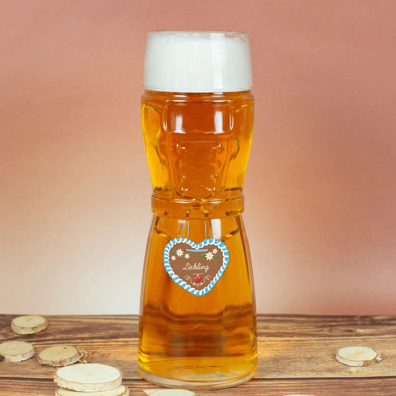Personalisiertes Bierglas mit Name im Design einer Lederhose oder Dirndl und Lebkuchenherz Motiv