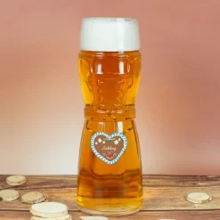 Personalisiertes Bierglas mit Name im Design einer Lederhose oder Dirndl und Lebkuchenherz Motiv