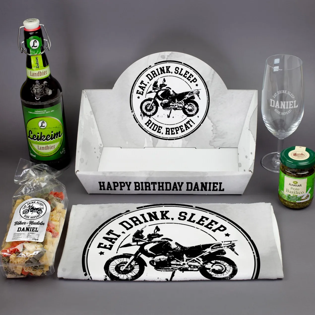 Personalisiertes Biker Geschenkset mit Bier, Glas, Nudeln | Gefüllter Geschenkkorb für Motorradfahrer