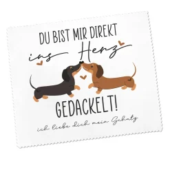 Personalisiertes Brillenputztuch mit Dackel-Motiv & Wunschtext zum Valentinstag | Ins Herz gedackelt