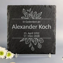 Personalisierte Schieferplatte als Gedenktafel für Traueranlässe | Blätter-Motiv