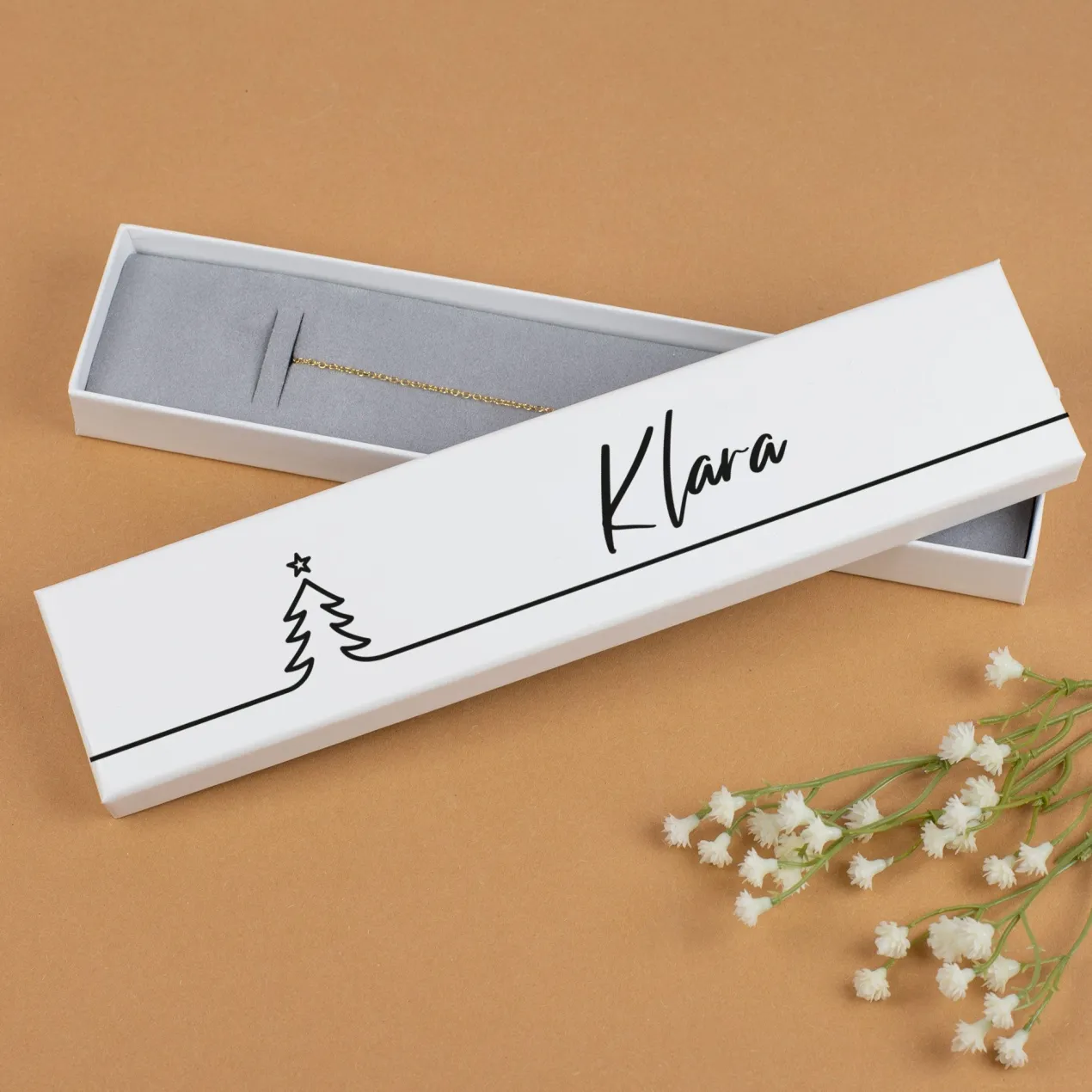 Personalisierte Schmuckverpackung zu Weihnachten mit Name | Geschenkbox für Armbänder Line-Art-Motiv