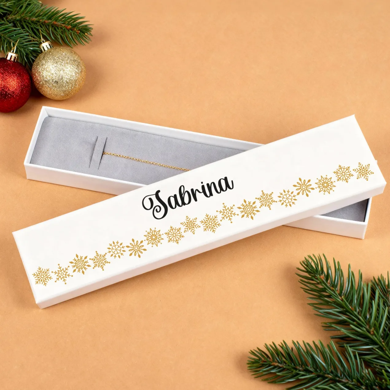 Personalisierte Schmuckverpackung mit goldenen Schneeflocken & Name | Geschenkbox für Armbänder & Ketten
