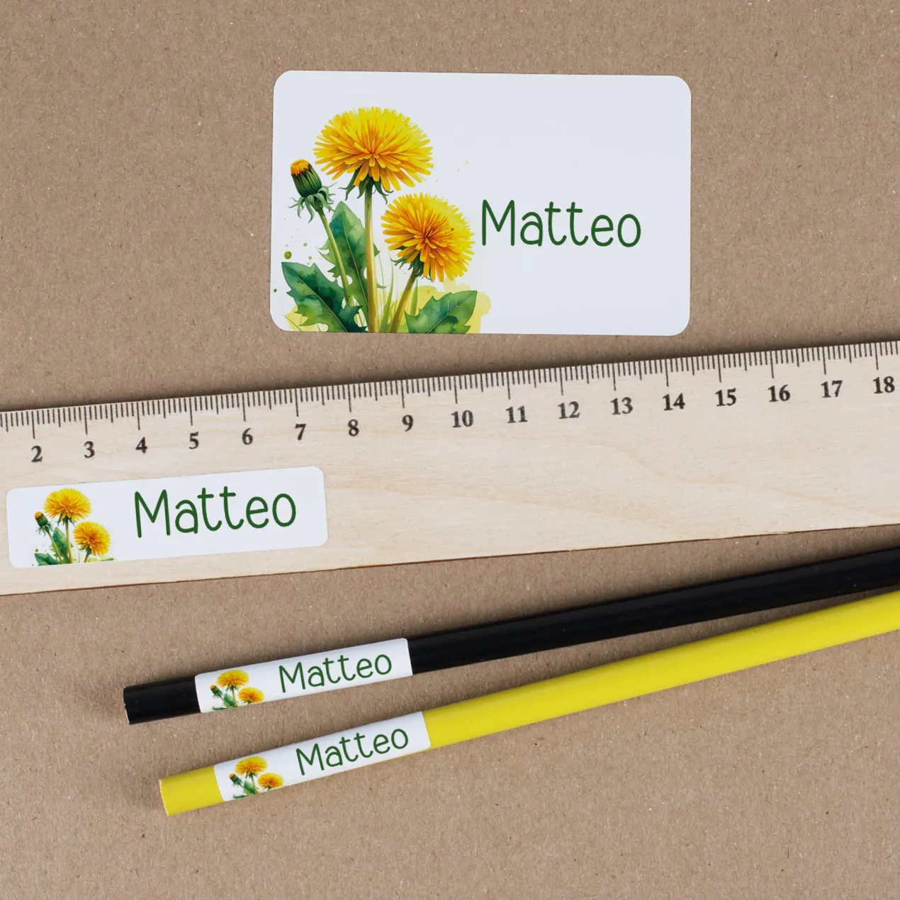 Personalisierte Schulaufkleber mit Name & Löwenzahn Motiv | 100-teiliges Set für Jungen und Mädchen