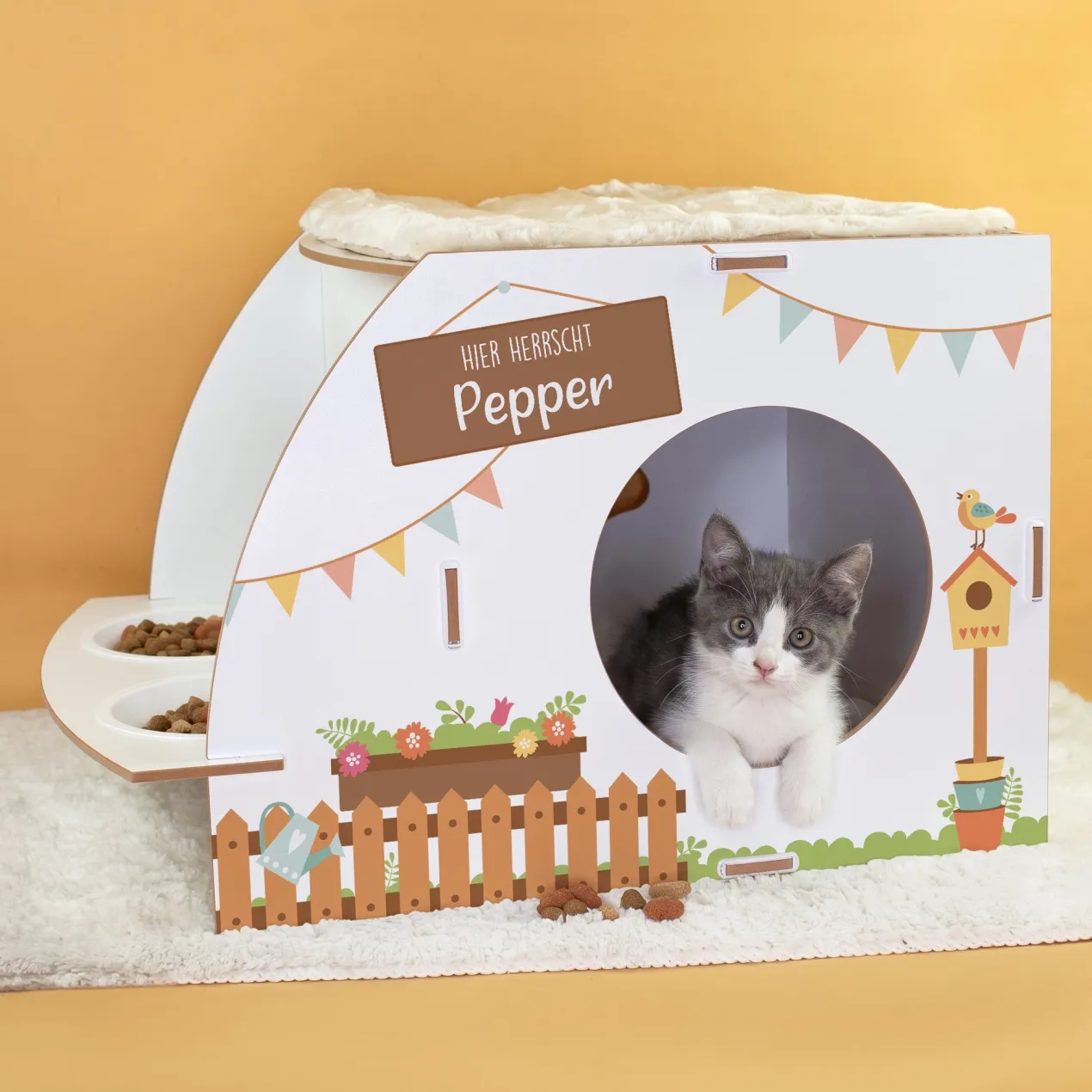 Personalisiertes clipfritz Katzenhaus aus Holz mit Futterstation & Kissen | Geschenk für Katzen
