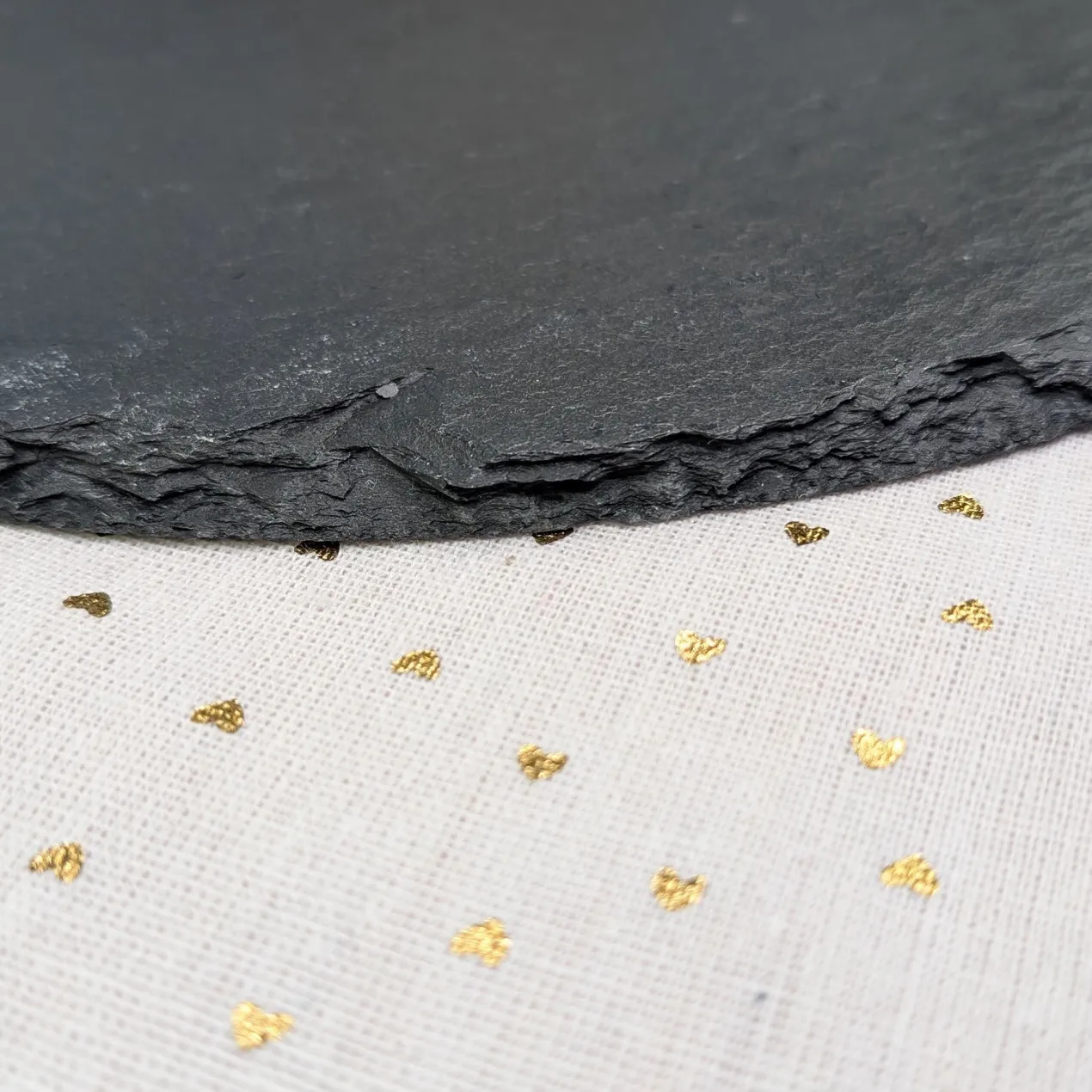 Personalisierte Servierplatte aus Schiefer mit Name gelasert | Rund 35,5cm
