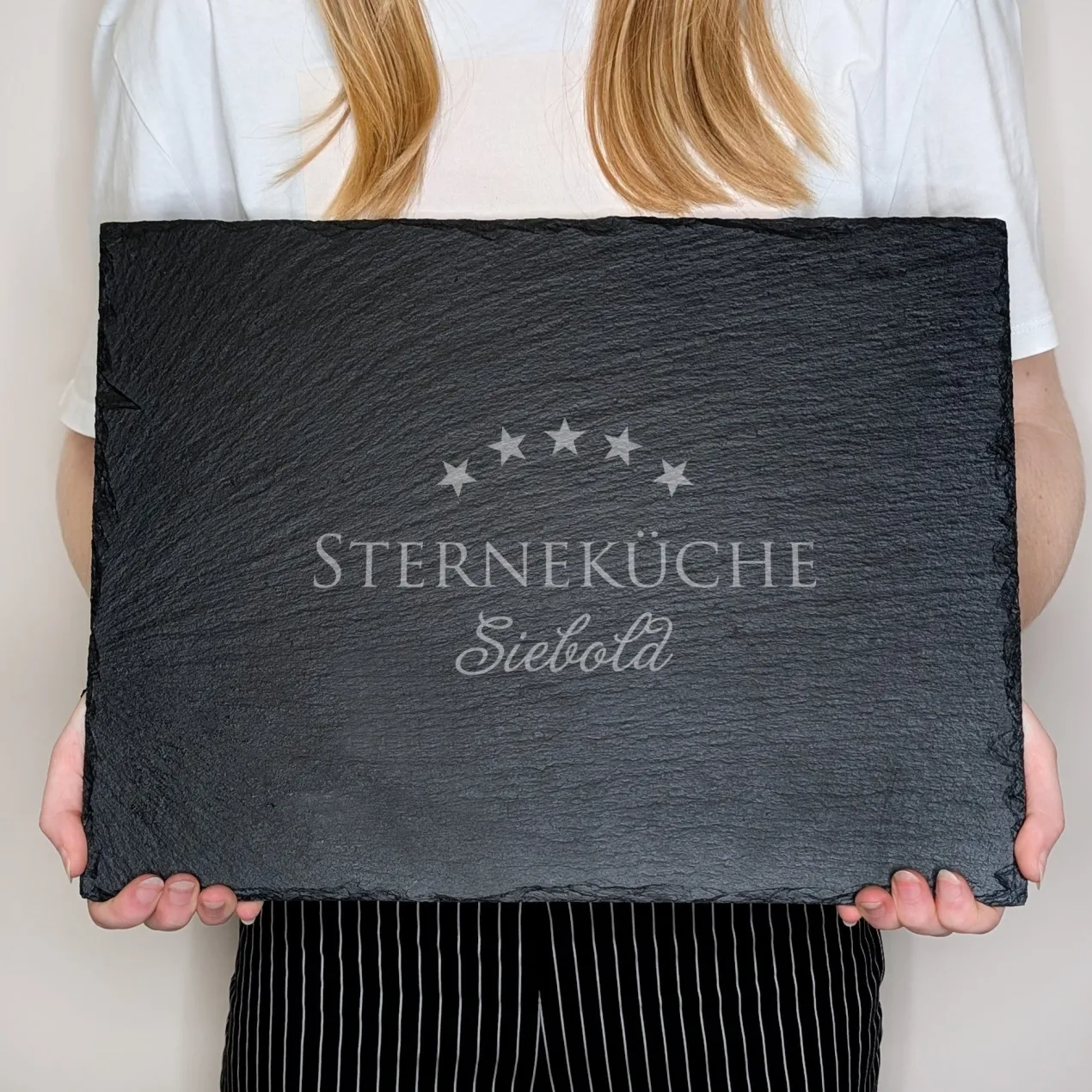 Personalisierte Servierplatte aus Schiefer mit Name | Rechteckig | Sterneküche-Motiv