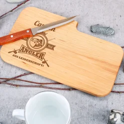 Personalisiertes Frühstücksbrettchen mit Anglermotiv & Name | Holzbrettchen mit Messer für Angler
