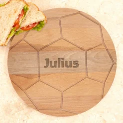 Personalisiertes Frühstücksbrettchen aus Buchenholz im Fußballdesign mit Name | Geschenk für Fußballfans