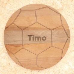 Personalisiertes Frühstücksbrettchen aus Buchenholz im Fußballdesign mit Name | Geschenk für Fußballfans