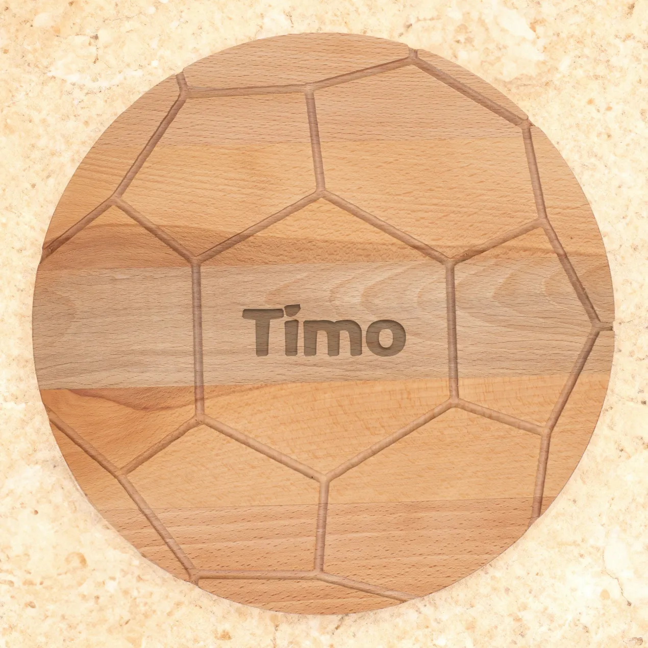 Personalisiertes Frühstücksbrettchen aus Buchenholz im Fußballdesign mit Name | Geschenk für Fußballfans