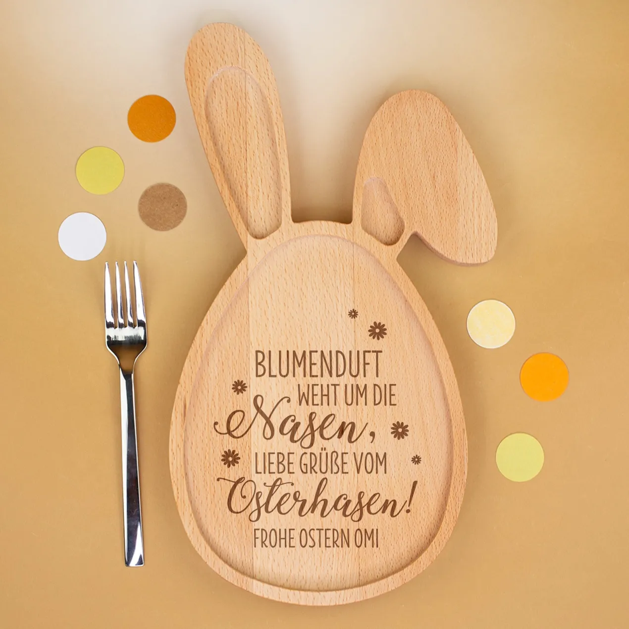 Personalisiertes Holzbrettchen in Hasen-Form mit Ostergruß & Wunschtext graviert aus Buchenholz