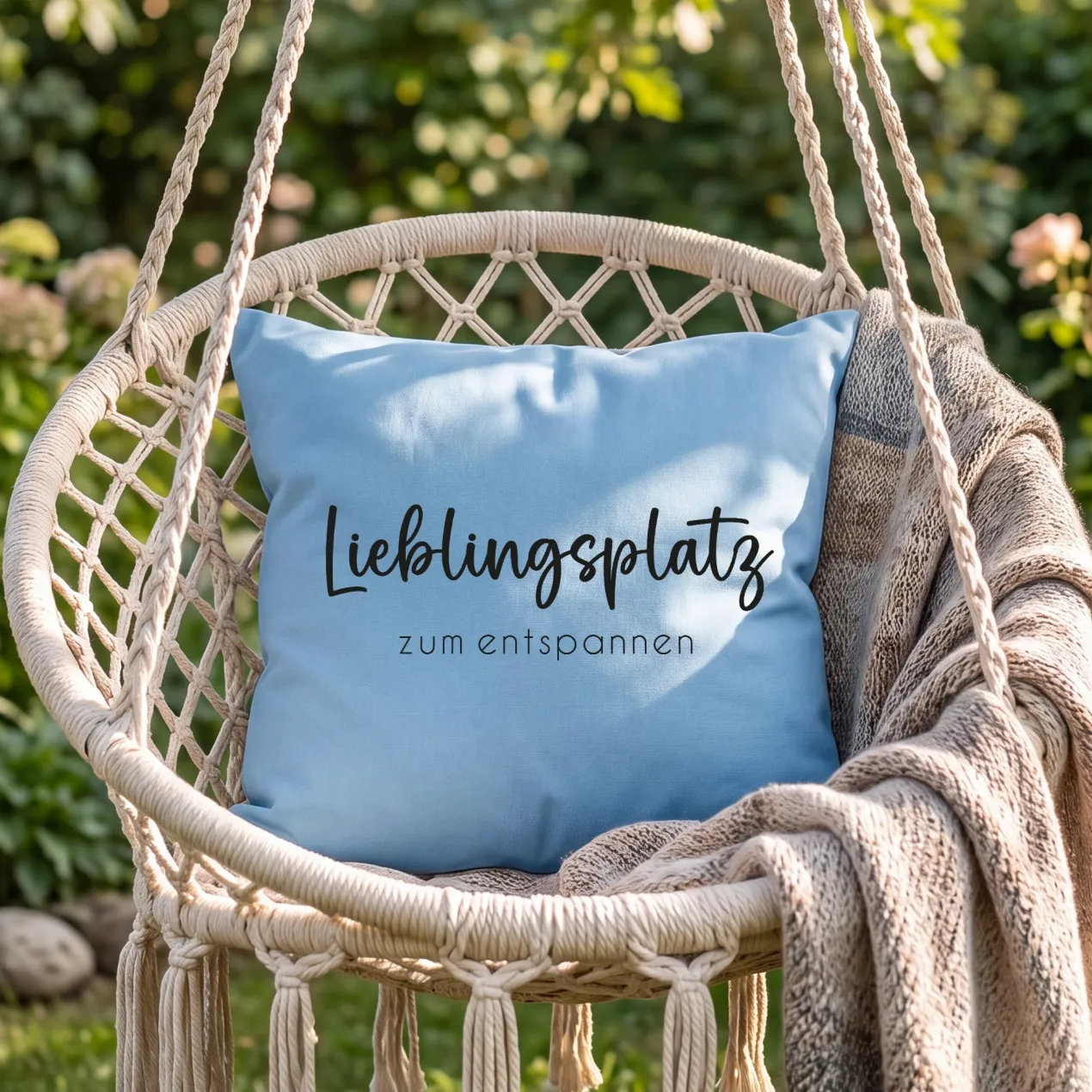 Personalisiertes Kissen 'Lieblingsplatz' mit Wunschtext | Geschenk zum Einzug & Hausbau für Wohnung