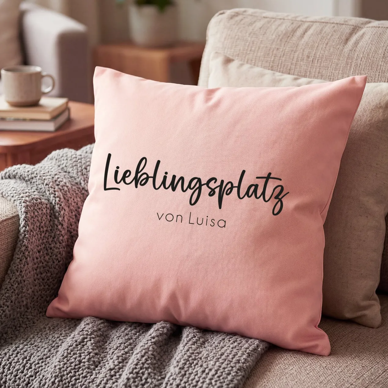 Personalisiertes Kissen 'Lieblingsplatz' mit Wunschtext | Geschenk zum Einzug & Hausbau für Wohnung