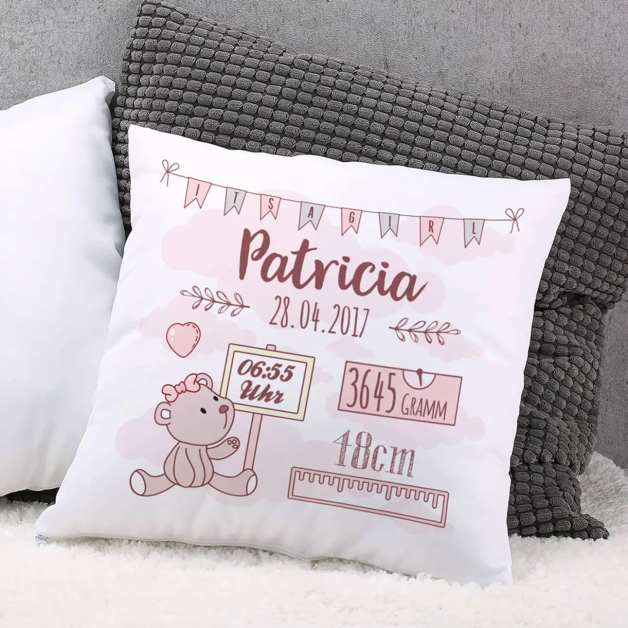 Personalisiertes Kissen zur Geburt für Mädchen als Babygeschenk