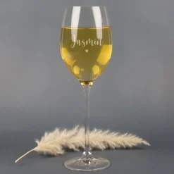 Personalisiertes Leonardo Weißweinglas mit Gravur | Name & Herzmotiv | Geschenk für Weinliebhaber