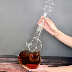 Personalisiertes Luxus Whisky Dekantierset in Gitarrenform | Dekanter Set für Musiker