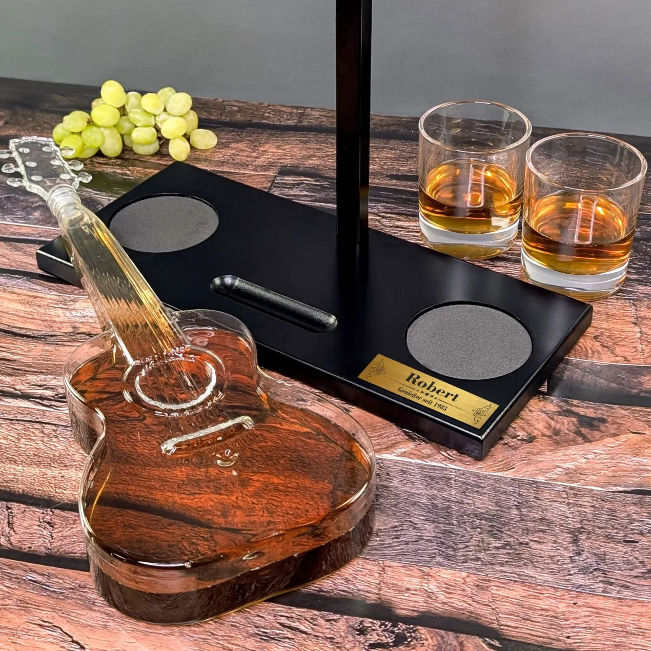 Personalisiertes Luxus Whisky Dekantierset in Gitarrenform | Dekanter Set für Musiker