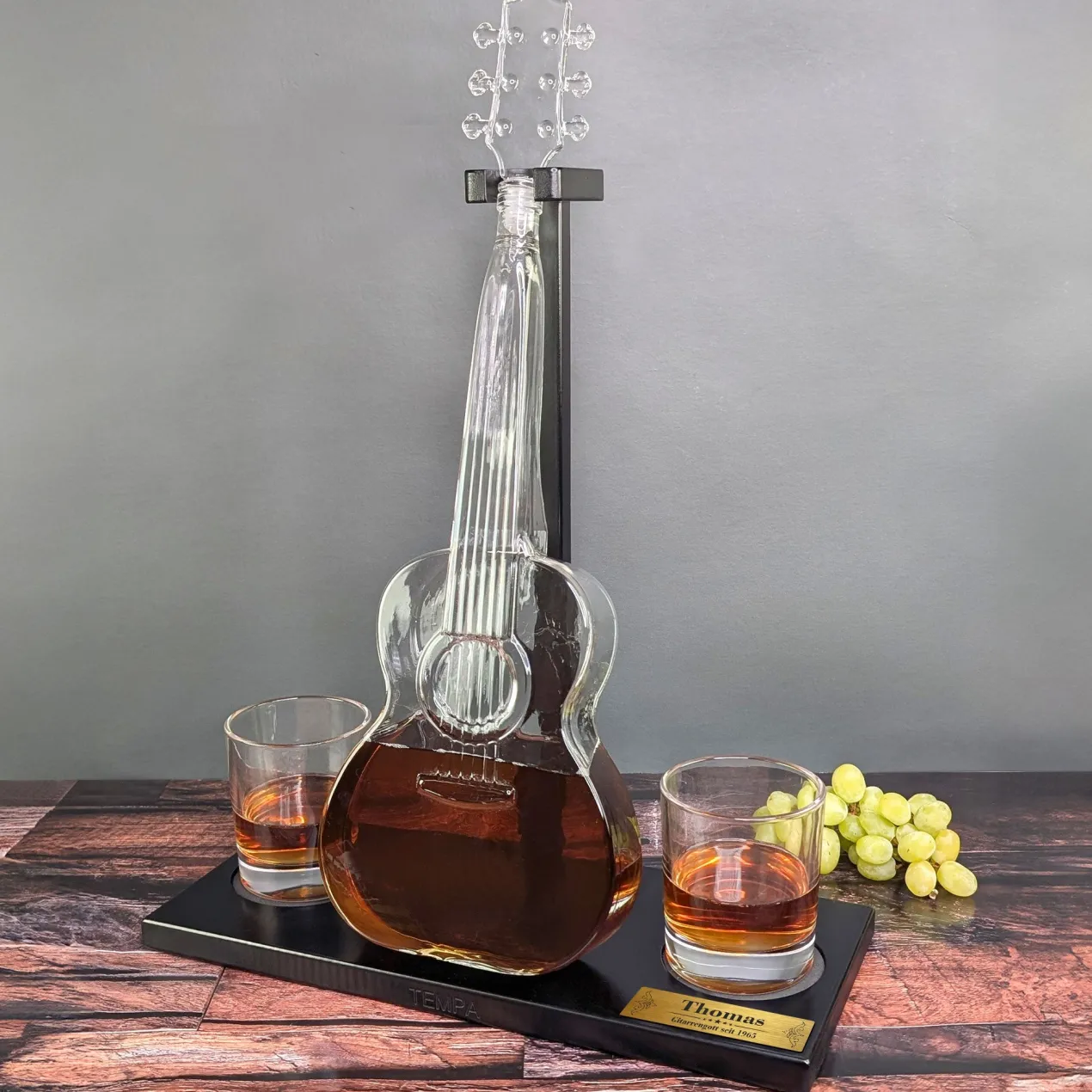 Personalisiertes Luxus Whisky Dekantierset in Gitarrenform | Dekanter Set für Musiker