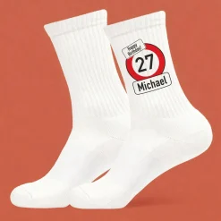 Personalisierte Socken zum Geburtstag mit Alter & Name im Verkehrsschild-Design | Witziges Geschenk