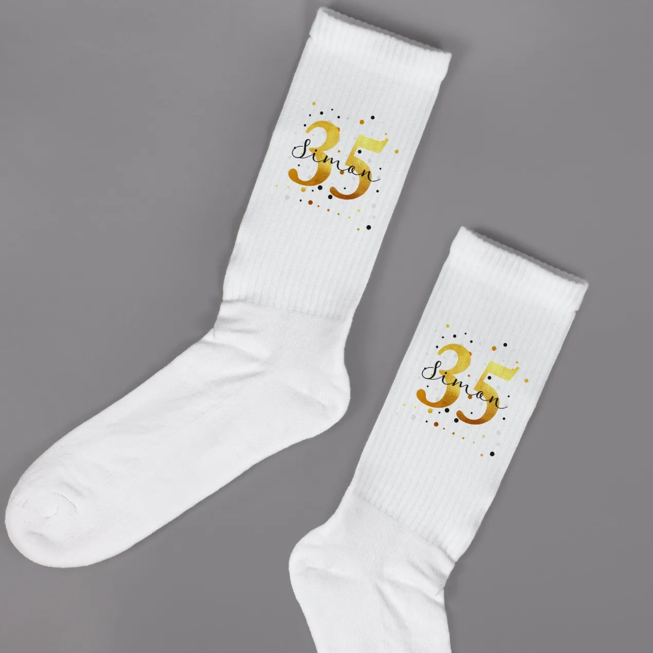 Personalisierte Socken zum Geburtstag mit Alter & Name im goldenen Jubiläumsdesign