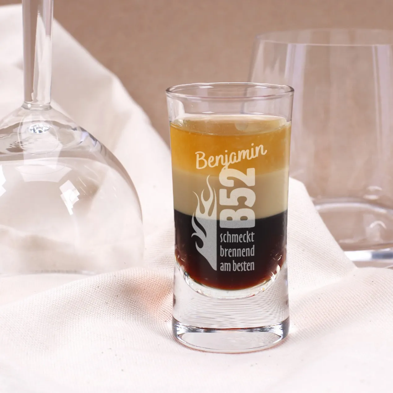 Personalisiertes Schnapsglas mit B52-Motiv und Wunschnamen