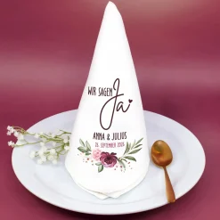 Personalisierte Stoffserviette zur Hochzeit 'Wir sagen Ja' mit Namen & Datum | Rosenmotiv Serviette