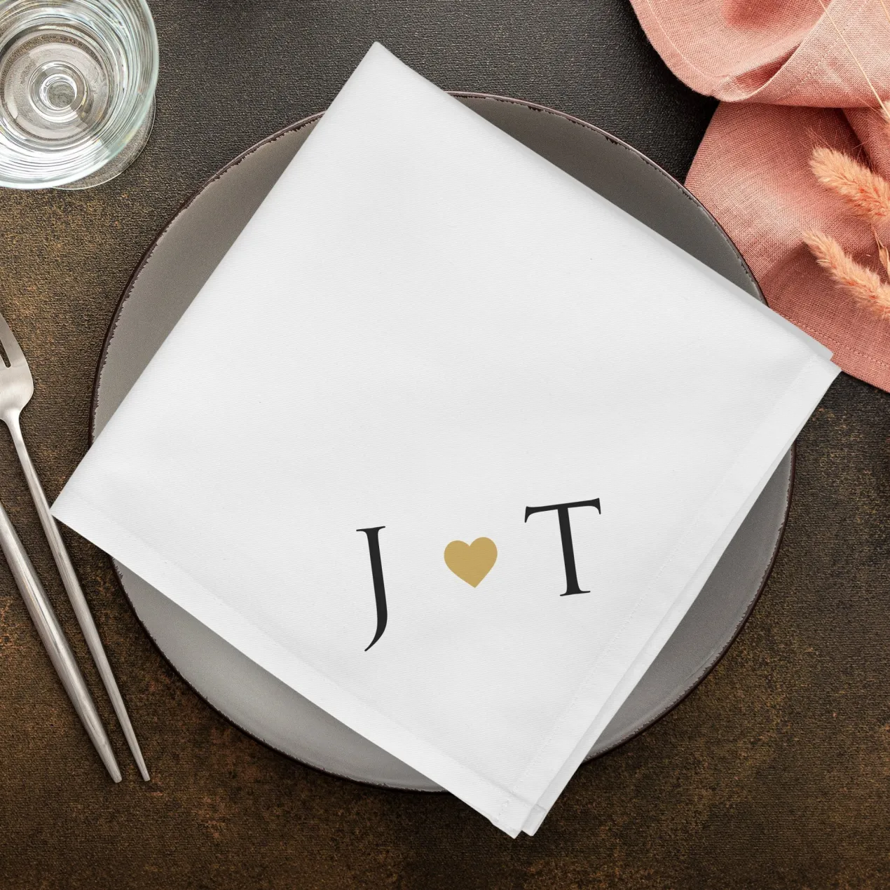 Personalisierte Stoffserviette zur Hochzeit mit Initialen & Herz | Elegante Serviette als Tischdeko