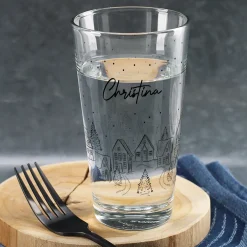 Personalisiertes Trinkglas mit Name und verschneiter Stadt | Geschenk zu Weihnachten | 300 ml