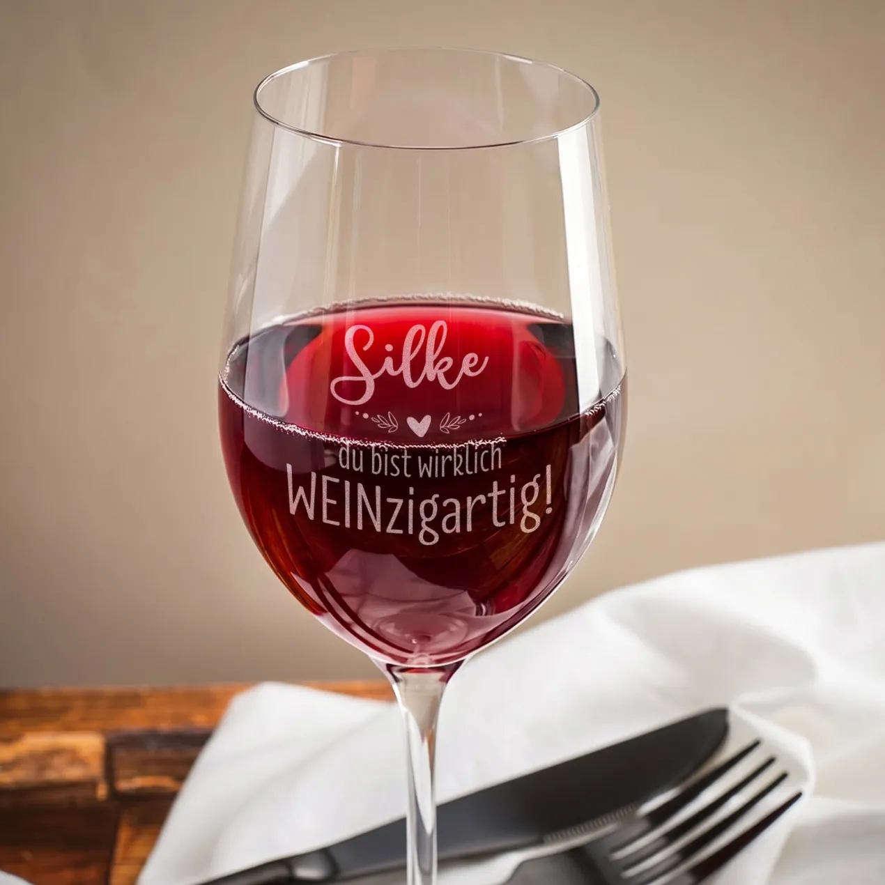 Personalisiertes Weinglas mit Gravur "du bist wirklich WEINzigartig!" von Leonardo