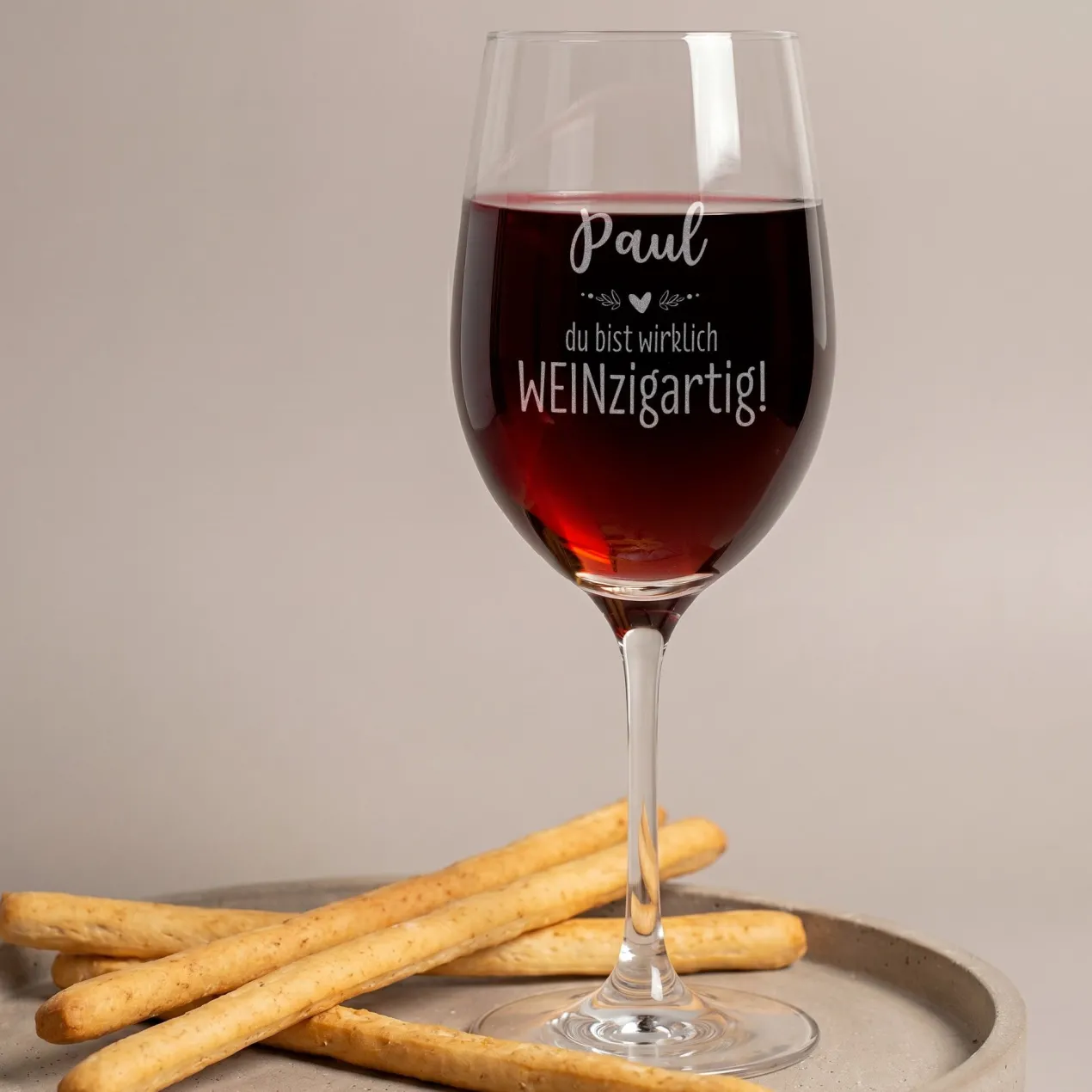Personalisiertes Weinglas mit Gravur "du bist wirklich WEINzigartig!" von Leonardo