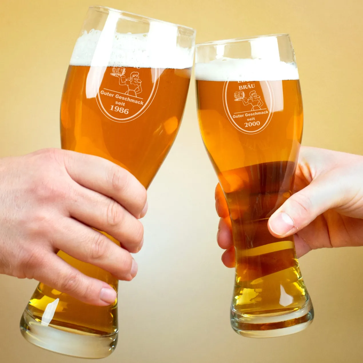 Personalisiertes Weizenbierglas von Leonardo mit Wunschname und Wunschjahr in zwei Größen