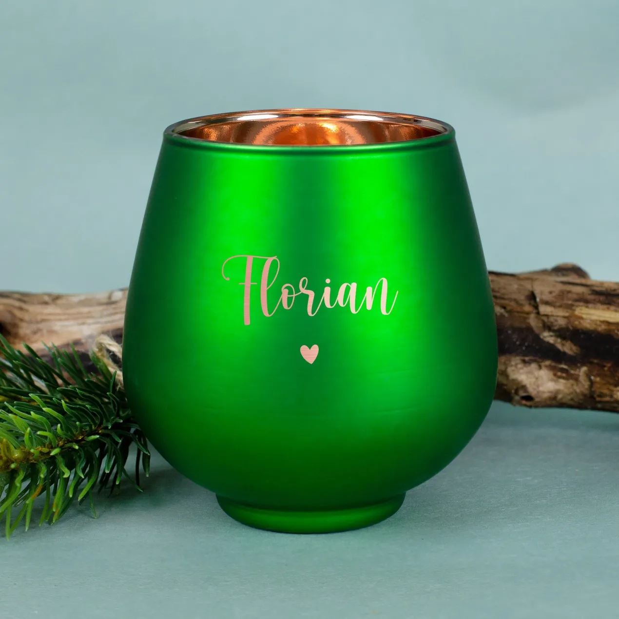 Personalisiertes Windlicht zu Weihnachten graviert mit Name & Herzmotiv in Rot oder Grün