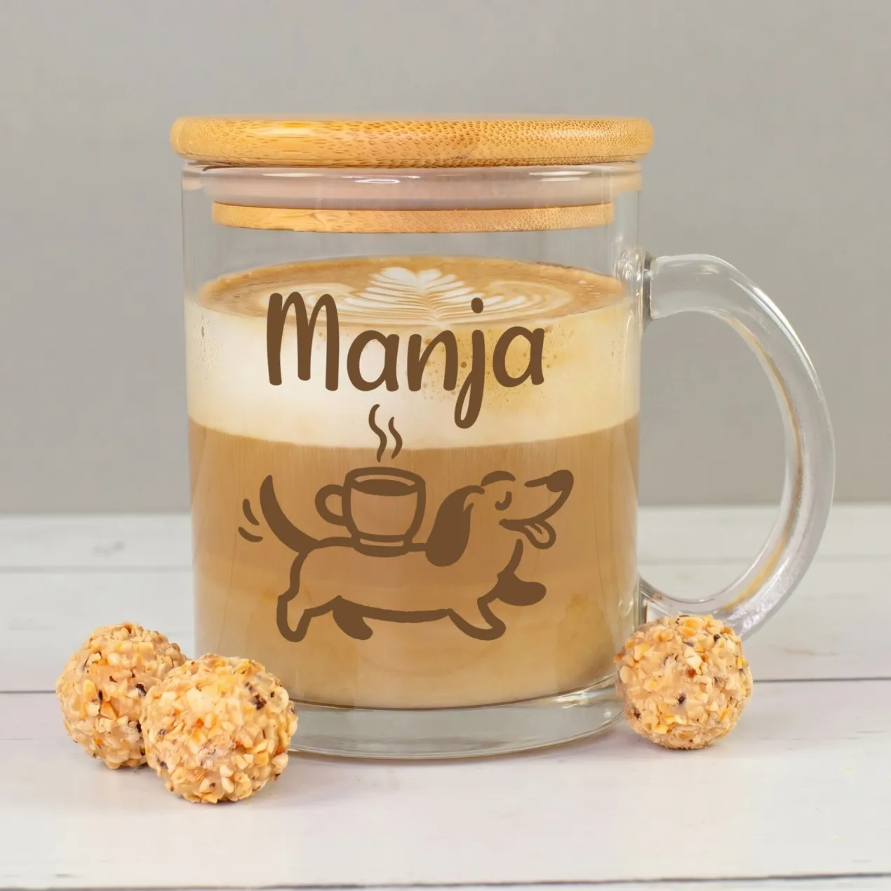 Personalisierte Tasse aus Glas mit Holz Deckel | Teeglas mit Name & Dackel Motiv